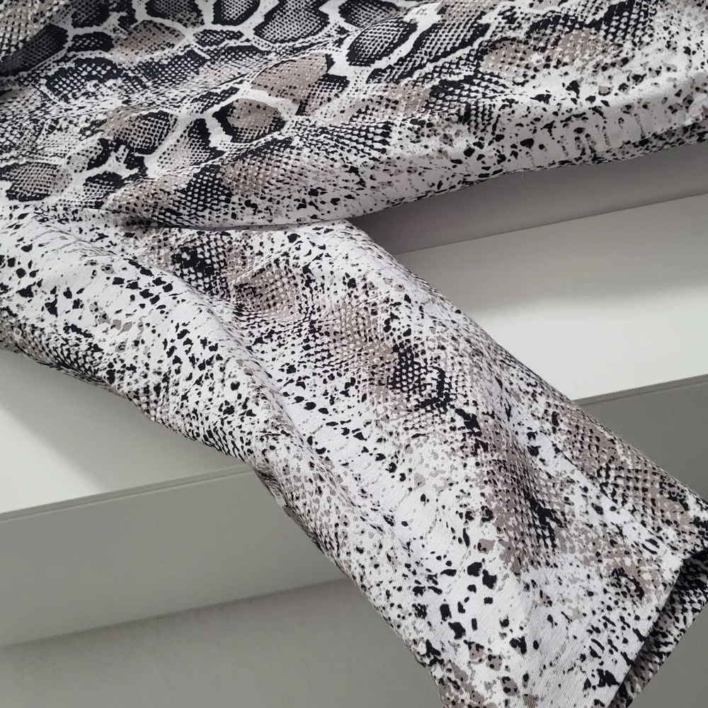 Chico's  Snake Print Black and White Blazer - M 8